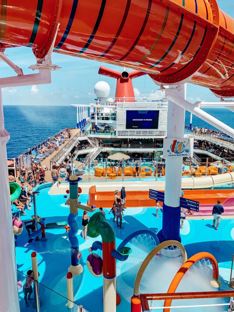 carnival-cruise-pool