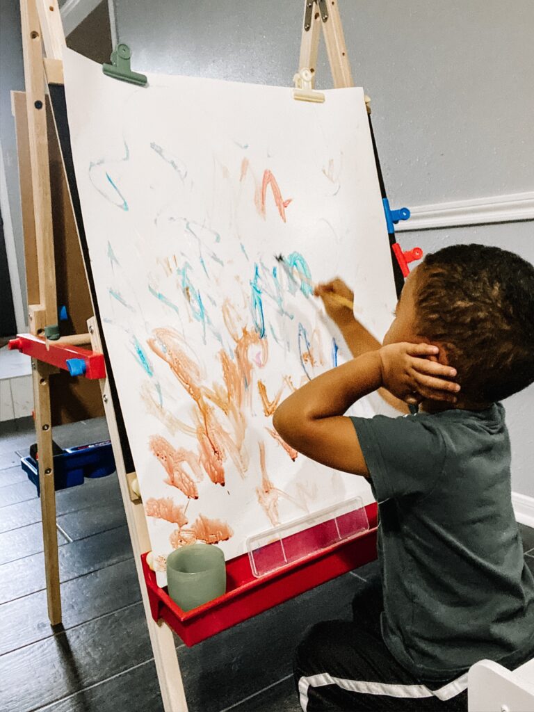 toddler-artwork-station-learning easel