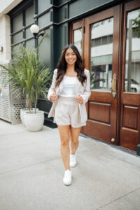 stylish mom outfits