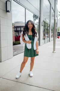 effortless mom outfits